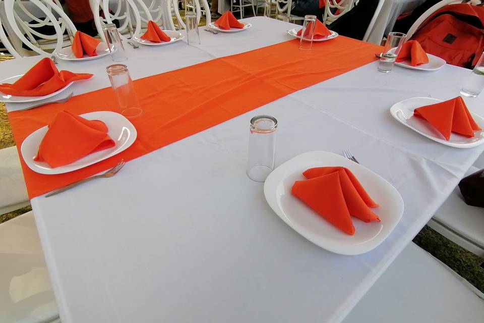 Mesa en naranja