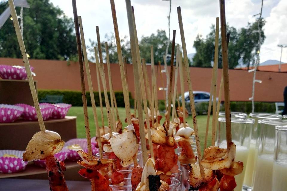 Brochetas de camarón