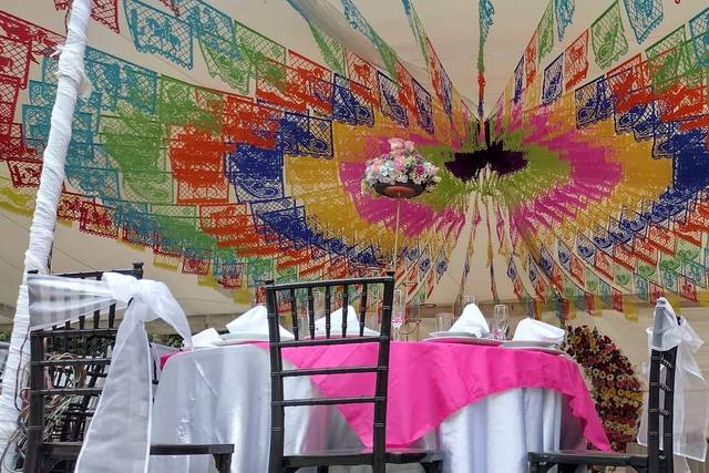 Papel picado en el techo para eventos