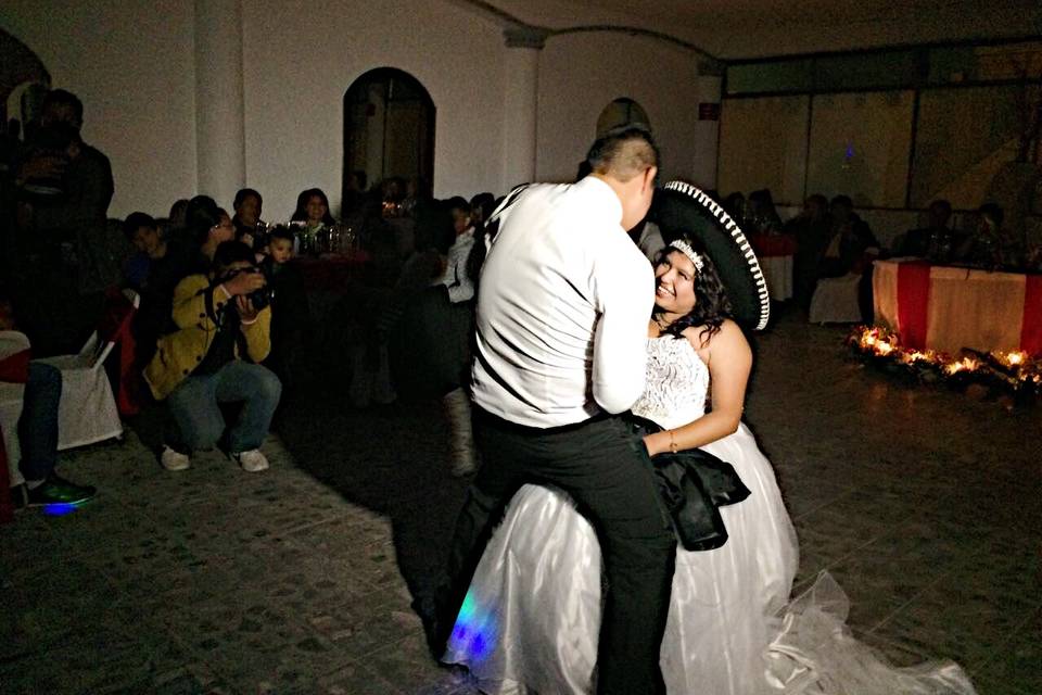 Baile novios rojo