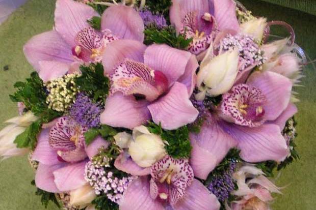 Ramo de orquideas lilas