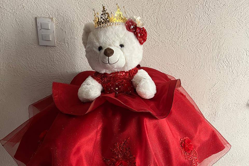 Oso, cojín y botella