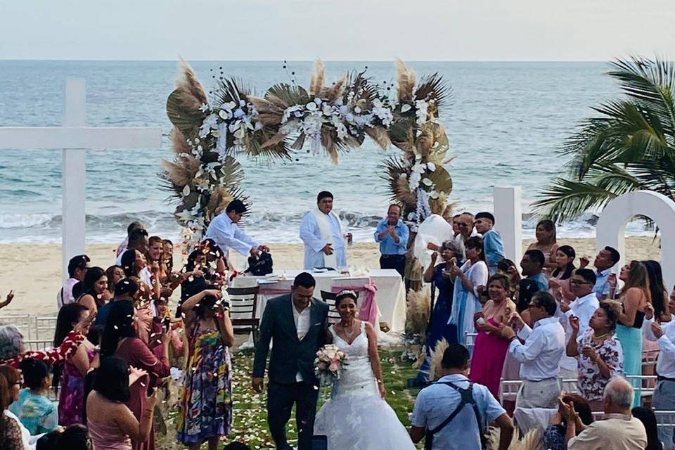 Ceremonia a pie de playa