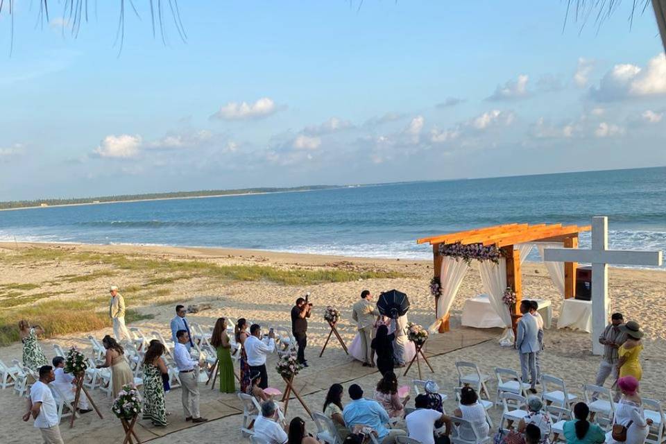 Altar frente al mar