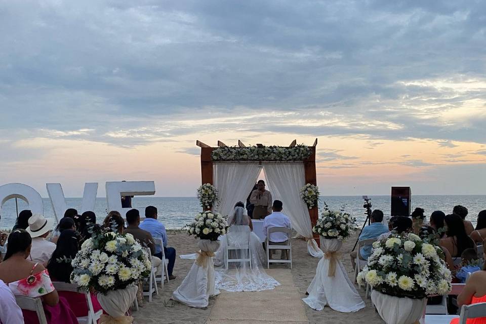 Novios en la ceremonia