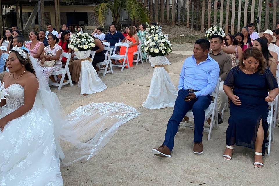 Novios en ceremonia