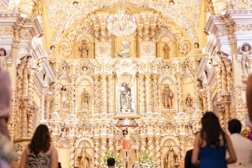 En el altar