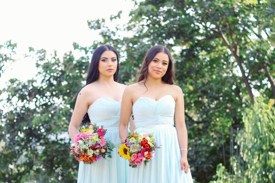 Damas de honor con vestido azul cielo