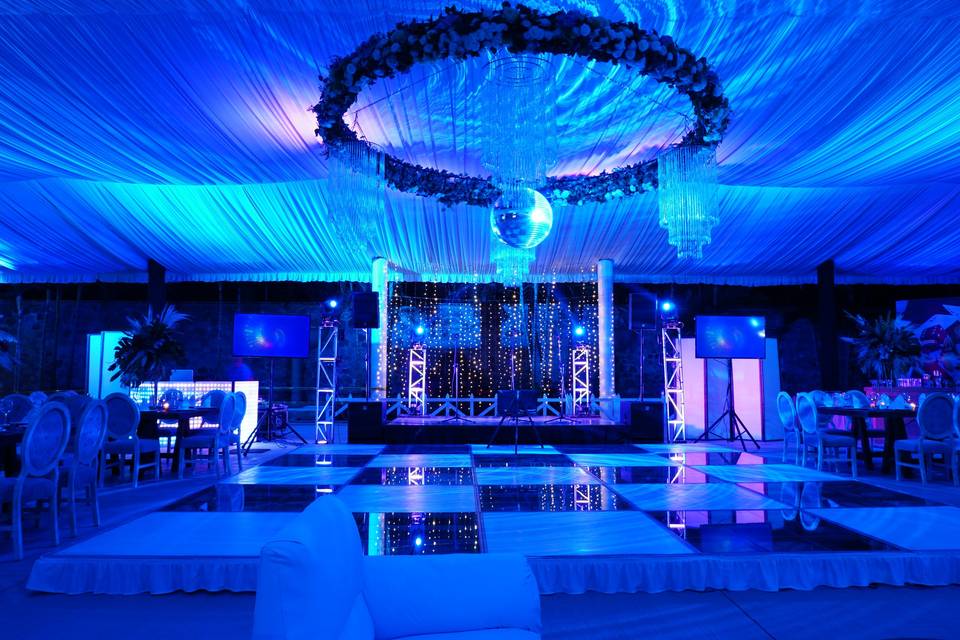 Salon Laurel, Entelado Blanco