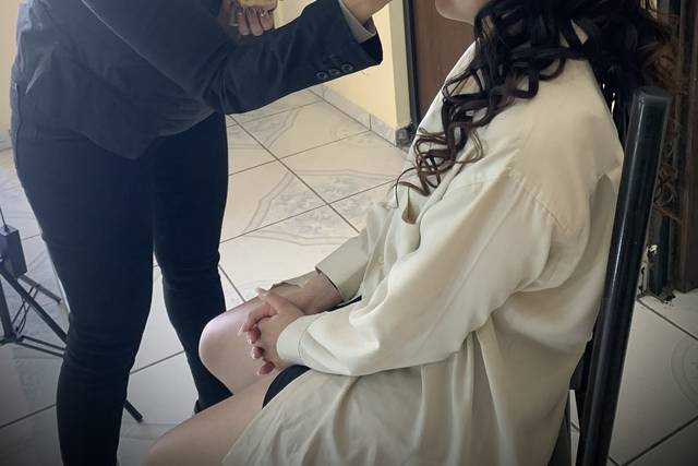 Peinado y maquillaje