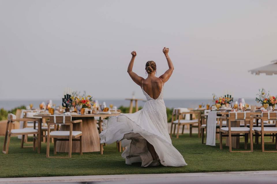 Contemporary mexican chic wedd