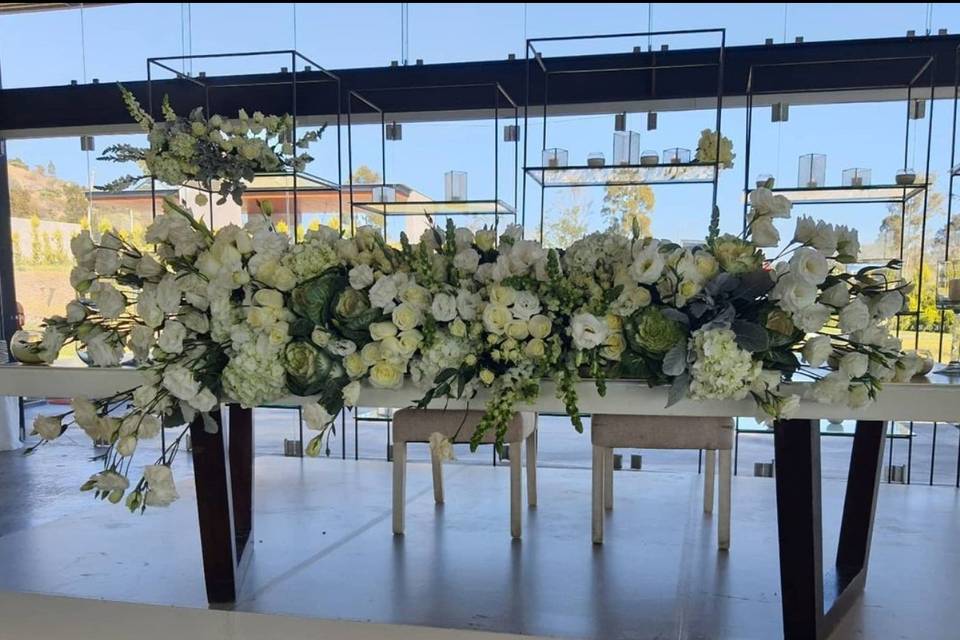 Decoración mesa de novios