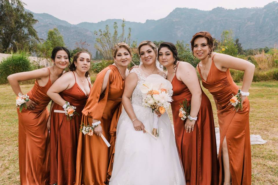 Novia con las damas de honor