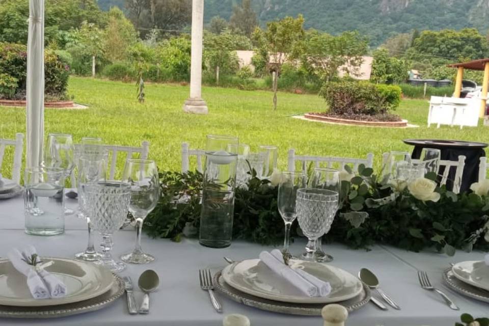 Mesa lista para la boda