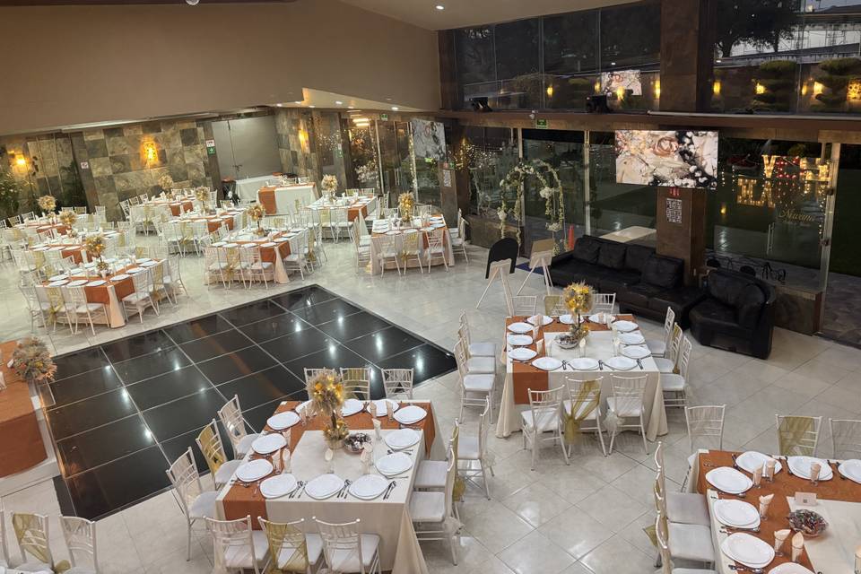 Vista salón-jardin nocturna