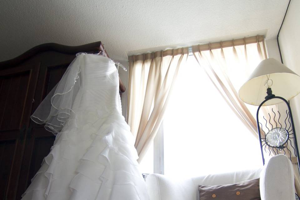 Vestido de novia en cuarto
