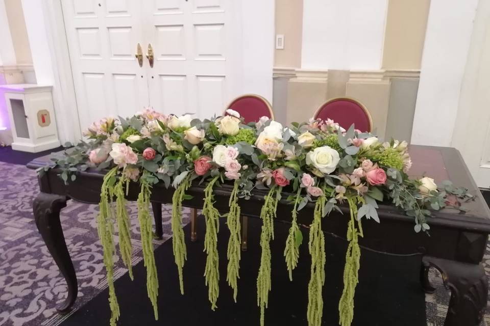 Decoración mesa de novios