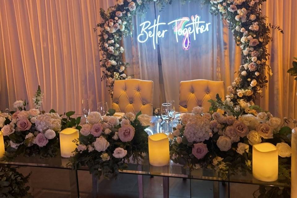 Decoración de mesa de honor