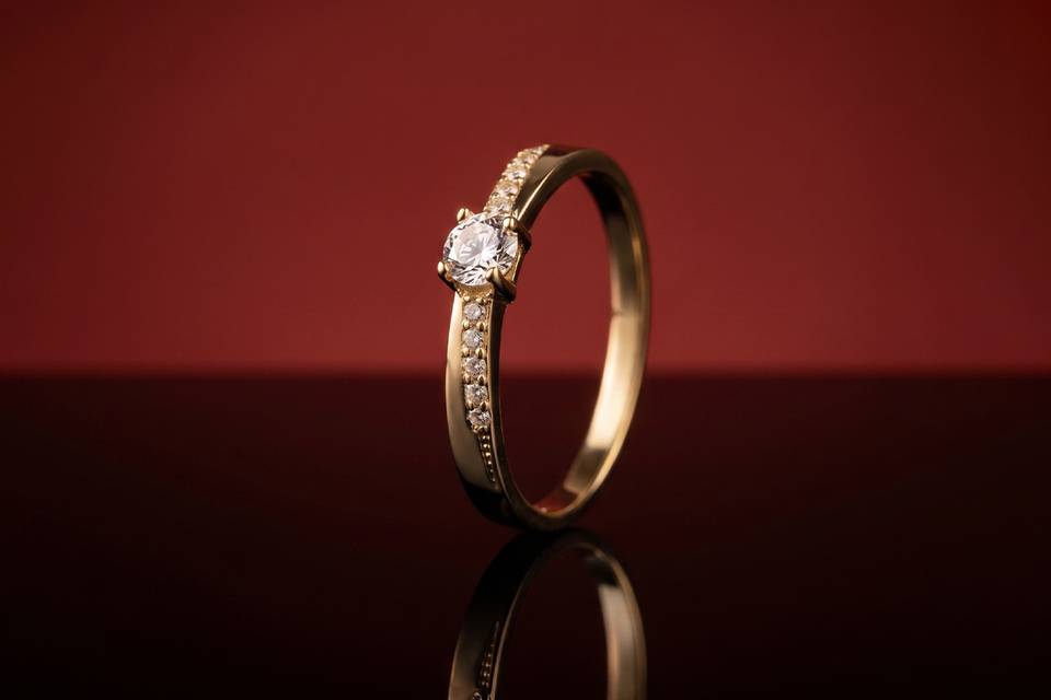 Anillo con Diamante Natural