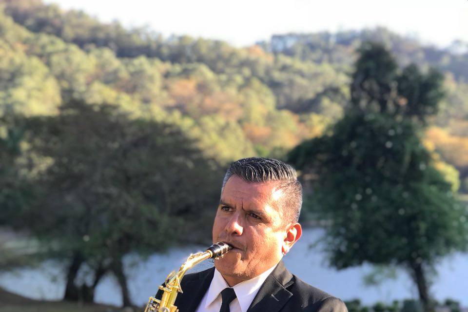 Andres Ramírez Saxofonista