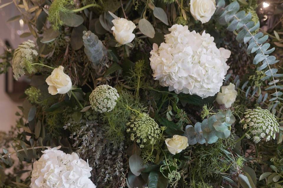 Detalles de arco con hortensia