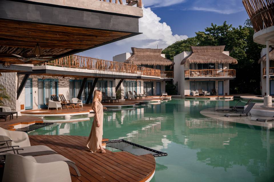 Habitación y piscina