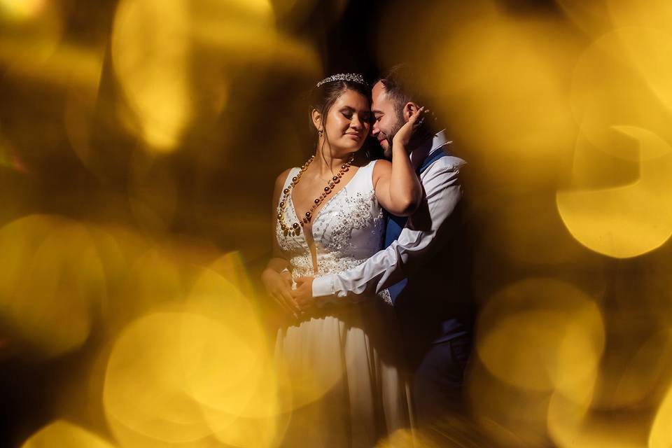 Pareja abrazándose