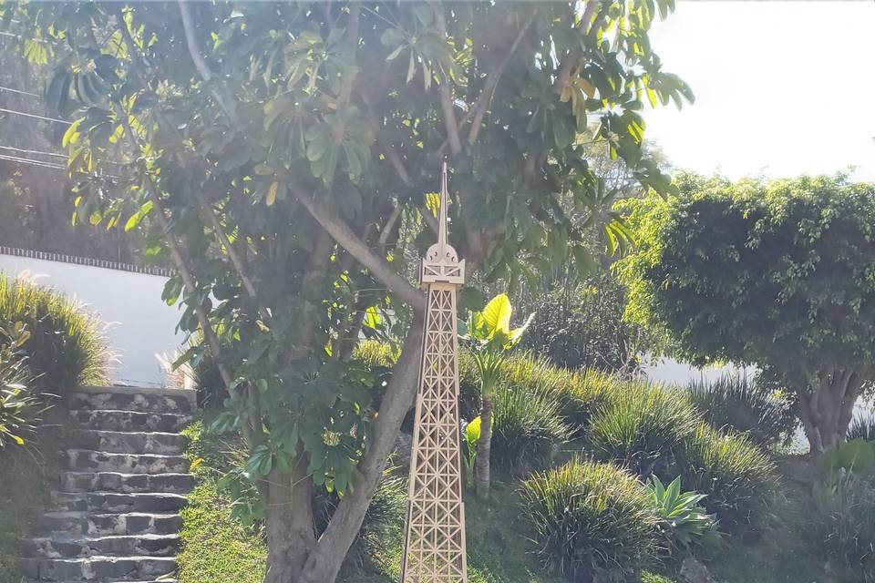 Torre Eiffel 2.3m de altura