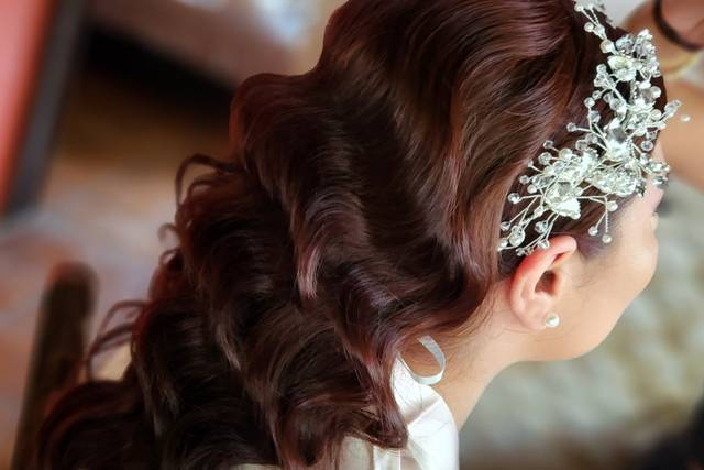 Peinado con ondas y tocado