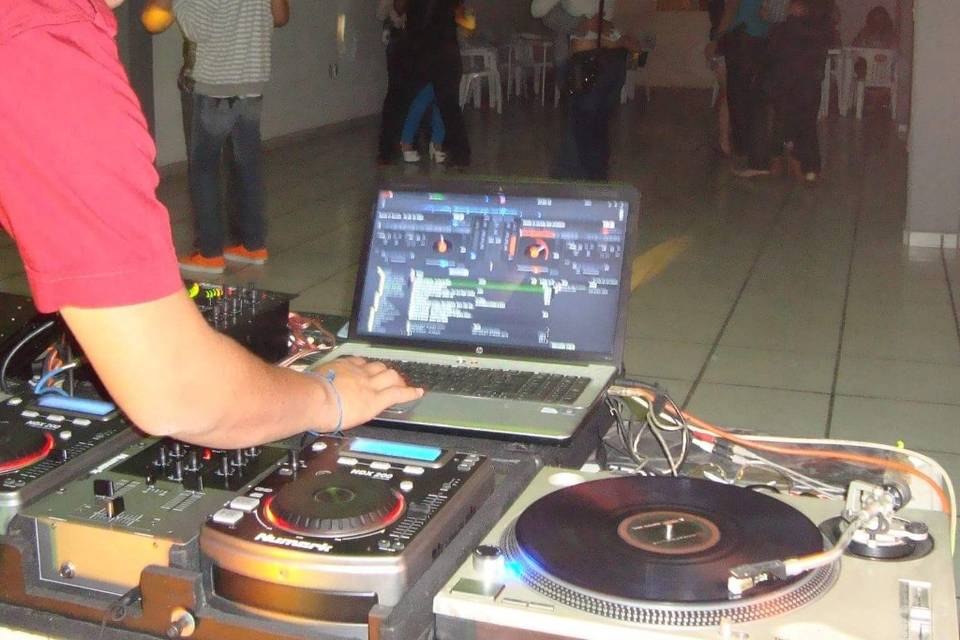 Dj Luis