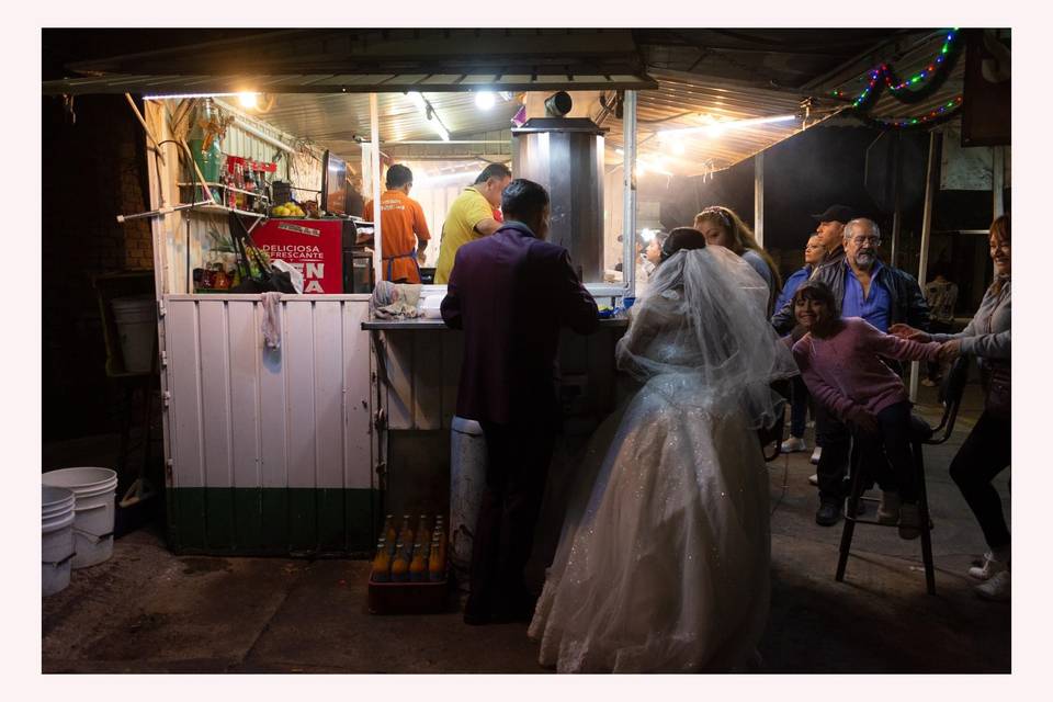 Pareja en la taquería