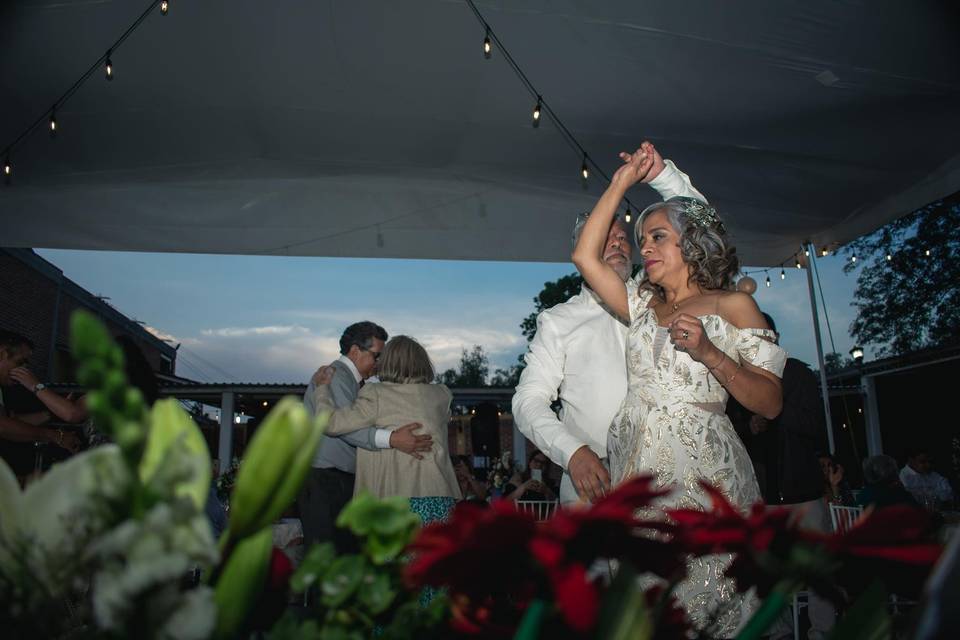 Novios  bailando