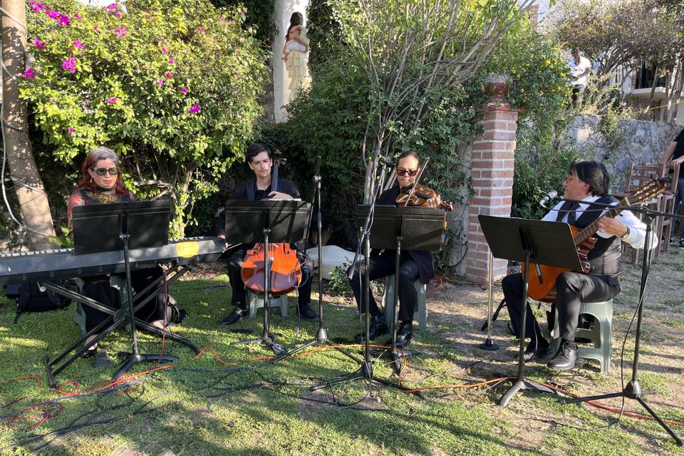 Cuarteto con piano y guitarra