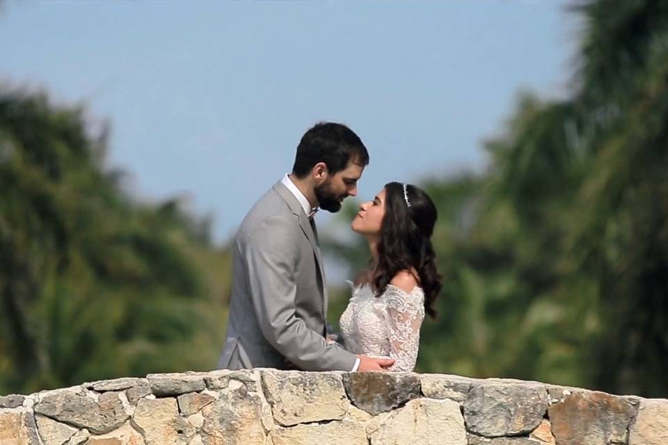 Novios en puente