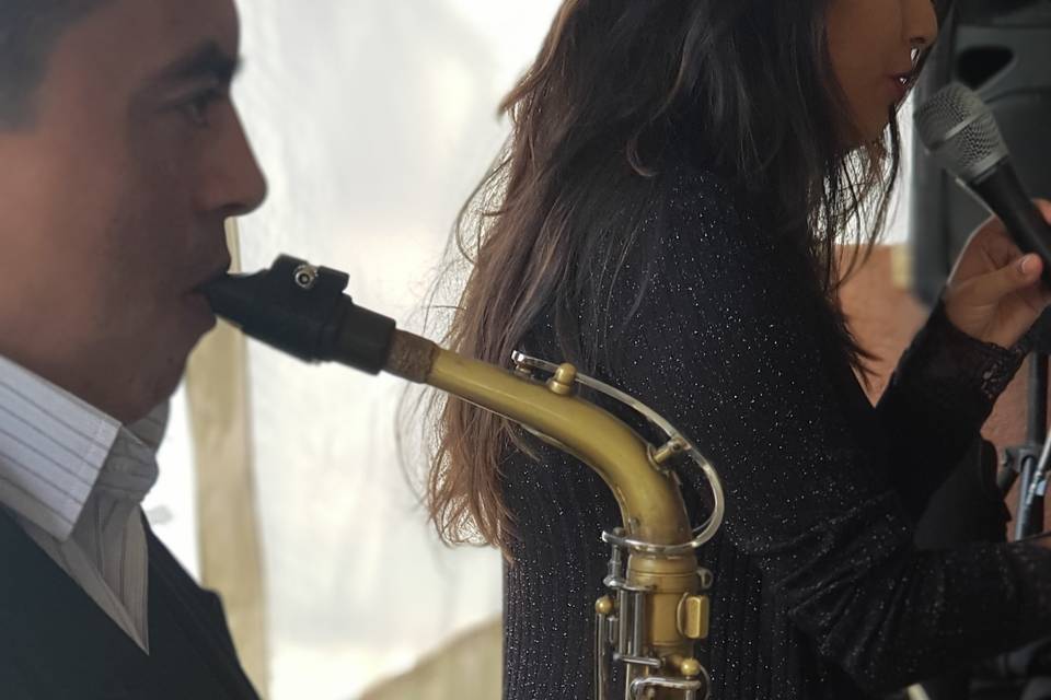 Saxofón y cantante para bodas