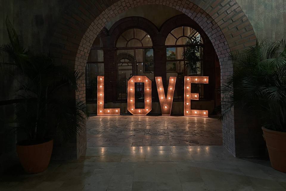 Letras LOVE madera