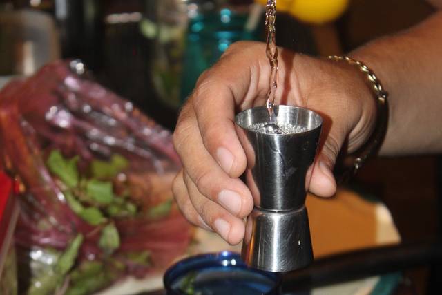 Haciendo mojitos