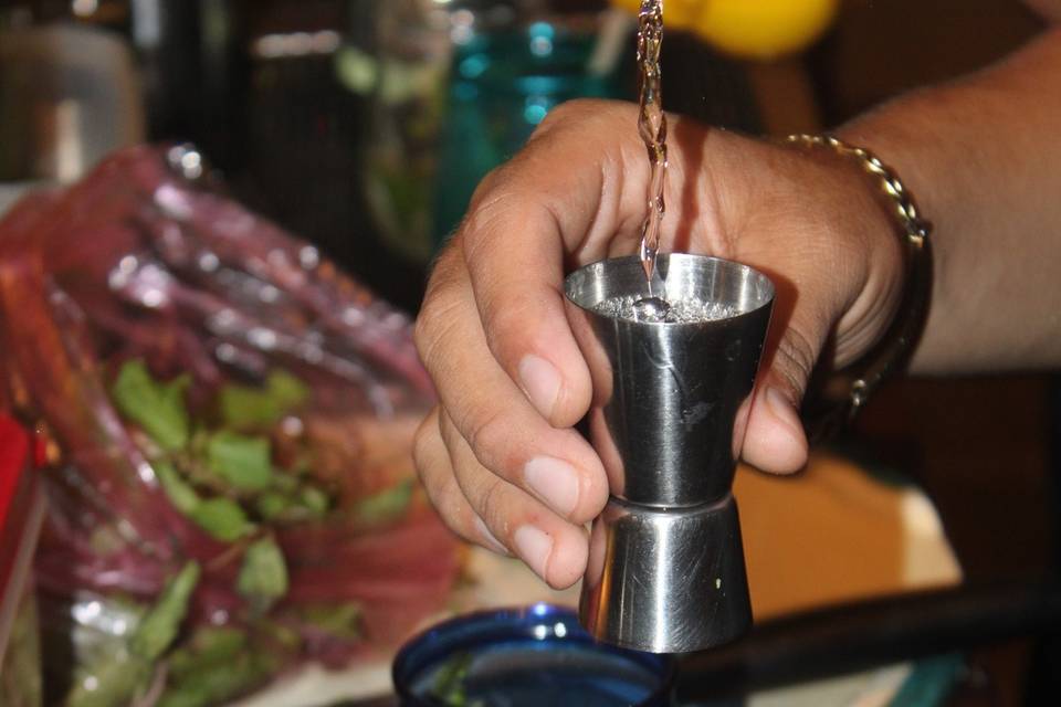 Haciendo mojitos