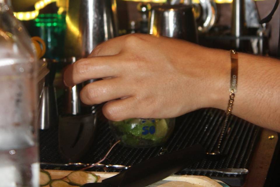 Preparando coctel