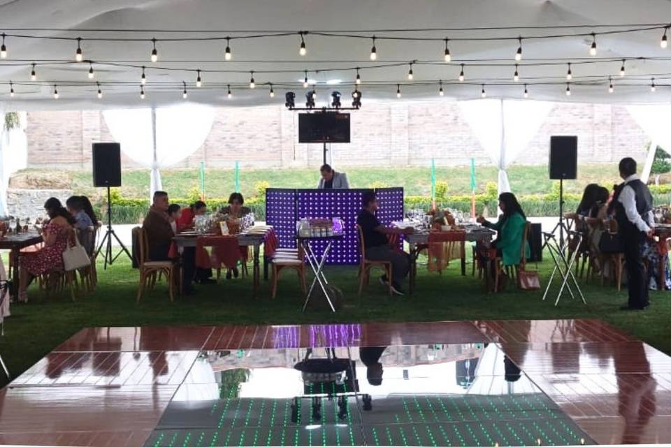 Montaje para boda en Jardín