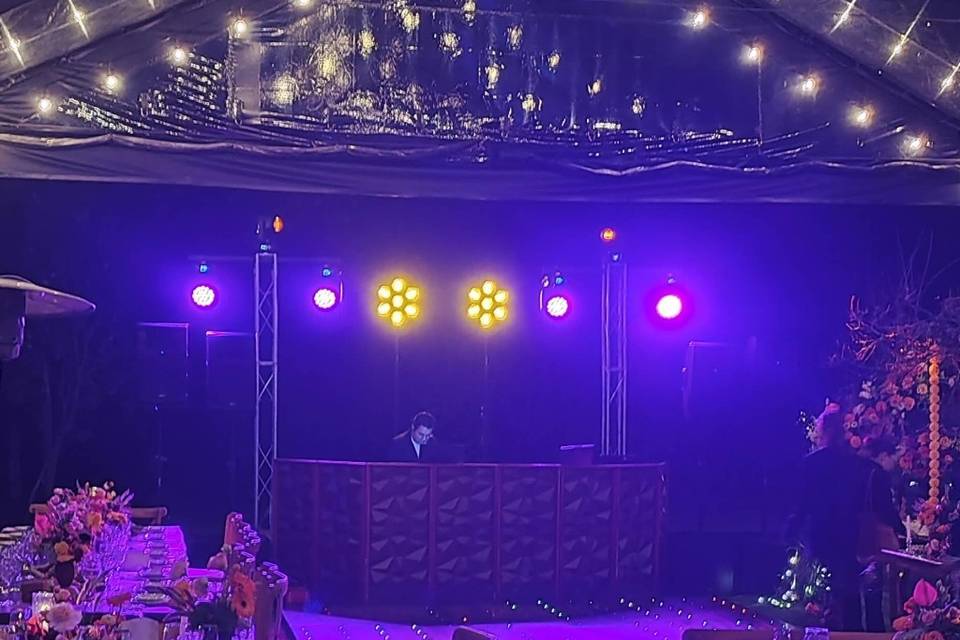 DJ y pista de baile