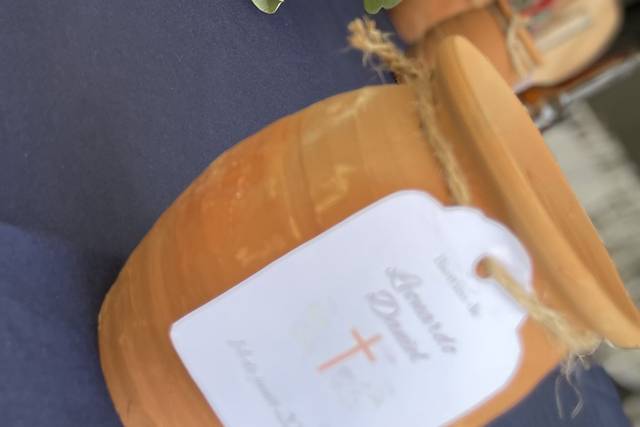 Centro de mesa  con jarro de barro