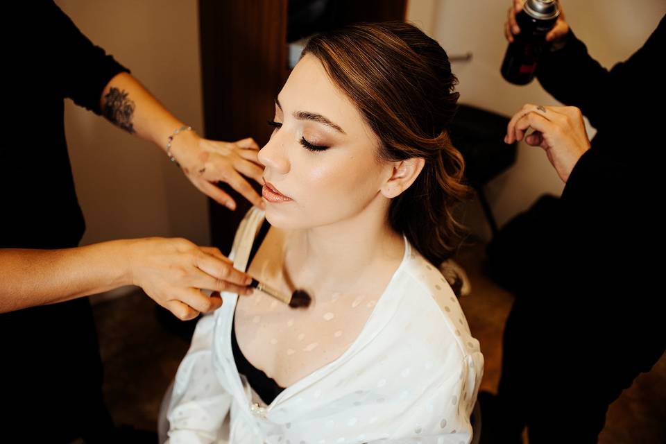 Maquillaje y peinado para novias