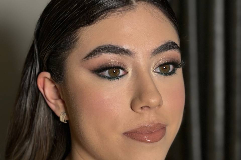 Maquillaje y peinado para novias