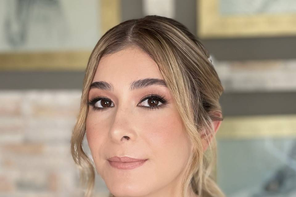 Maquillaje y peinado para novias