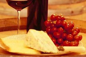 Tabla de quesos con vino