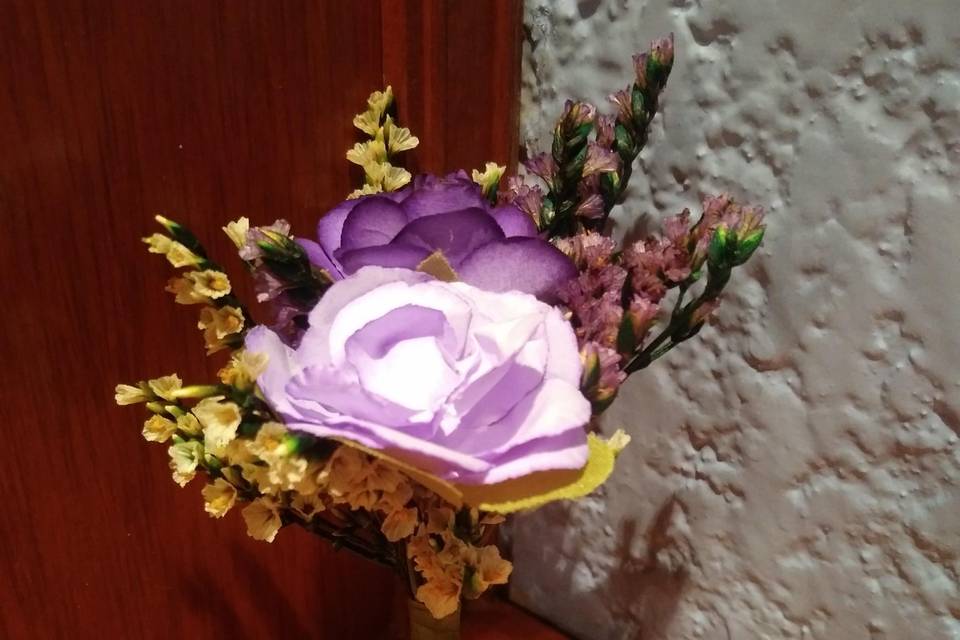 Botonier lila