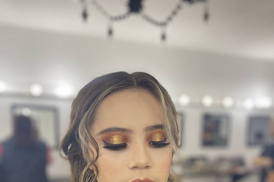 Peinado y maquillaje