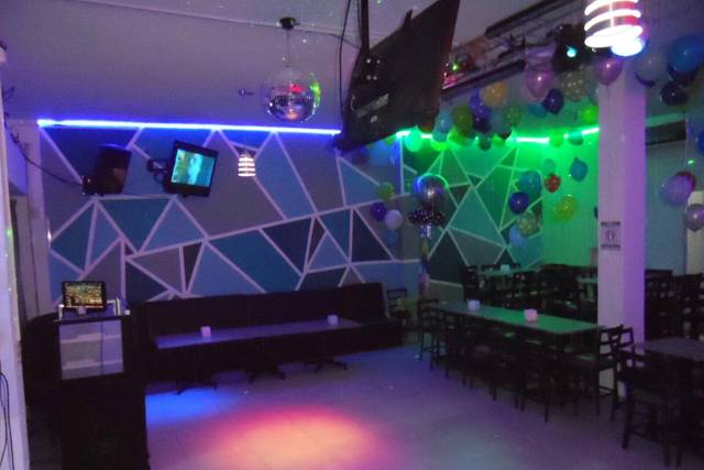 DJ y espacio para Bailar