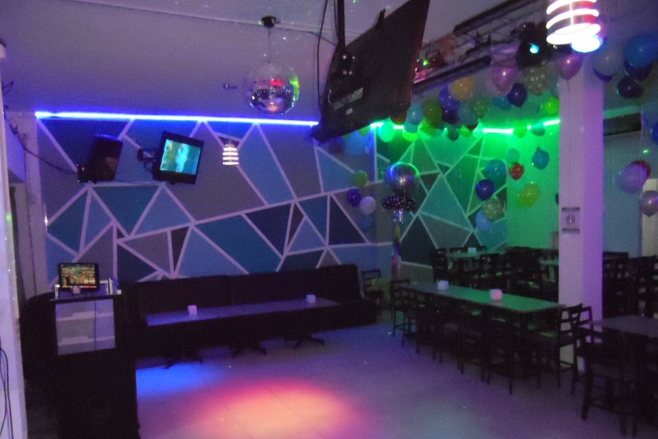 Reverza Party Salón & Karaoke